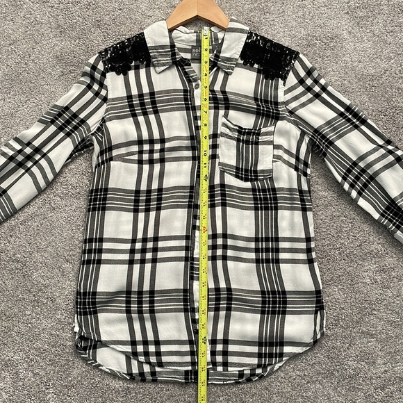 NEW YORK AND COMPANY Plaid button down shirt size SMALL - Picture 8 of 12